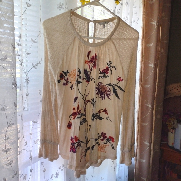 Lucky Brand Tops - 💥Lucky Embroidered top